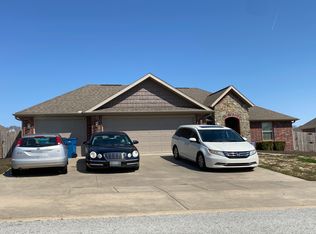 1404 Robins St, Pea Ridge, AR 72751