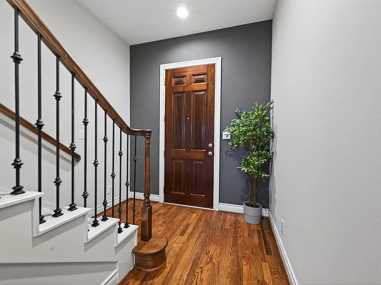 1105 Wagner St — Photo 3