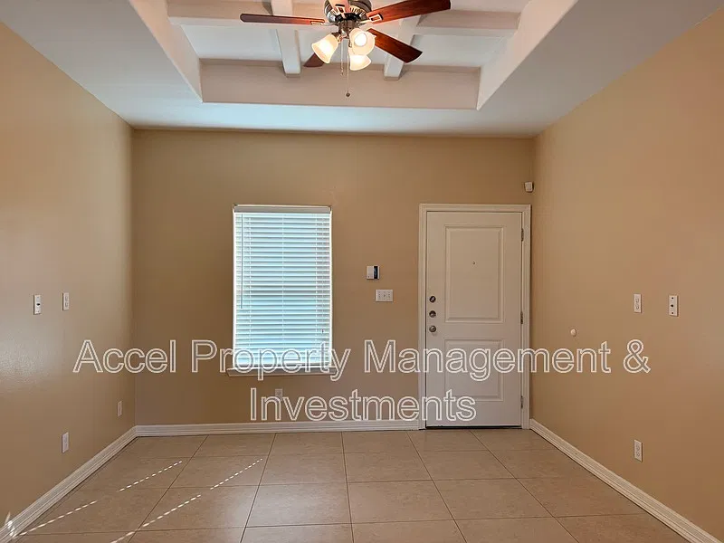 3 bed, 2.0 bath, $975 — Photo 2