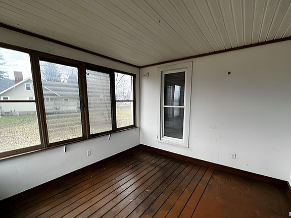 4th image of 2403 NE Madison Ave
