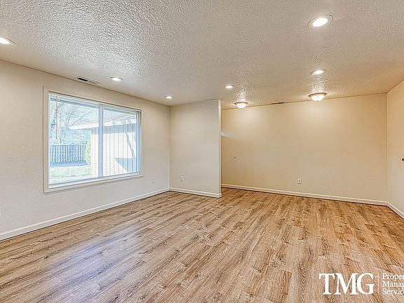 3rd image of 2033 NE Darby St