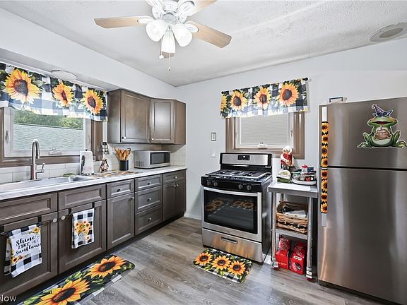 3rd image of 959 Beechwood Dr