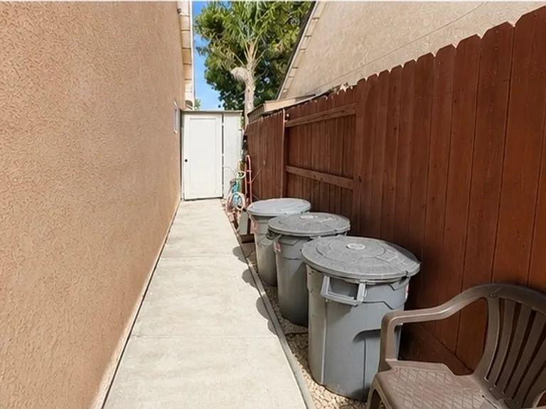 693 Kensington Cir — Photo 18