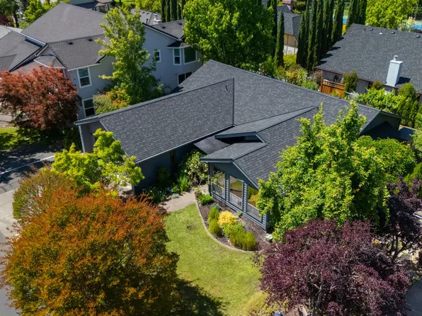 2471 Republic Way, Medford, OR 97504