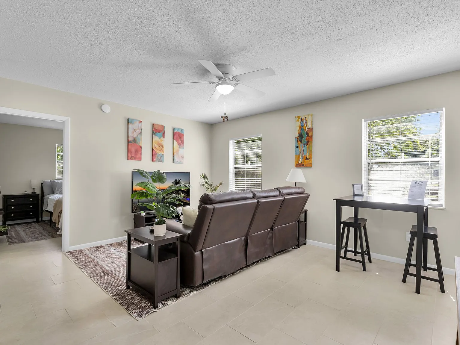 Lindsey Apartments — Photo 1