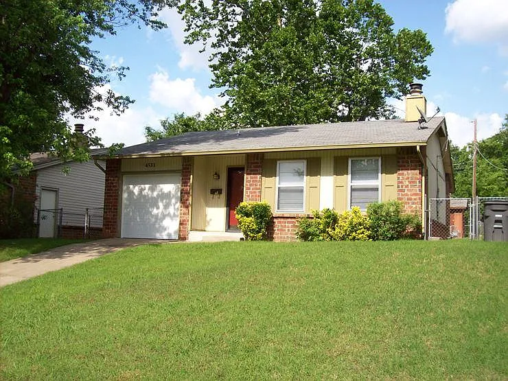 2 bed, 961 sqft, $1,100 — Photo 2