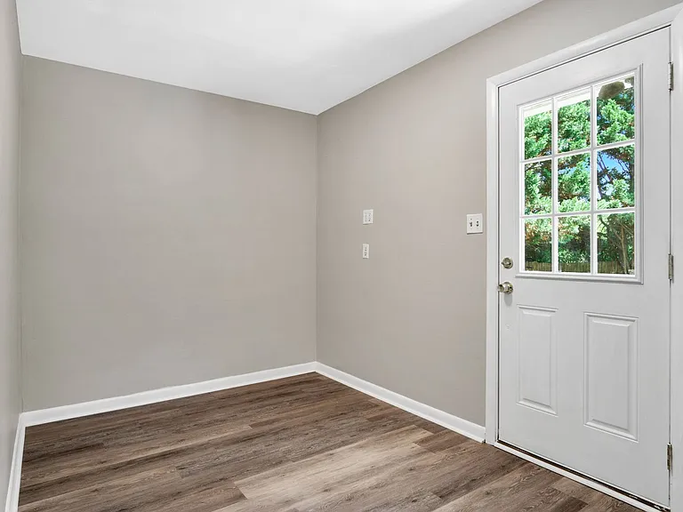 114 Thomas Nelson Ln — Photo 12