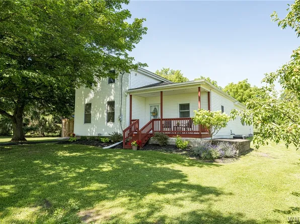 7424 S Pearl Rd, Oakfield, NY 14125