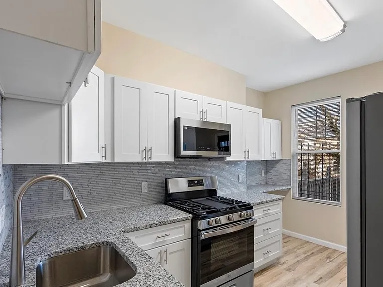 2108 W Baltimore St — Photo 10