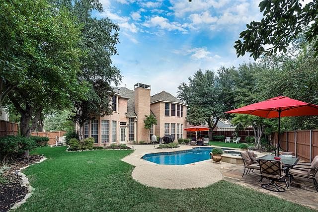 1st image of 601 Broad Leaf Ln