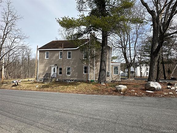 2nd image of 1445 Burlingham Rd