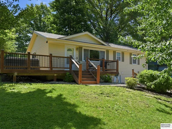 725 N Beadle St, Papillion, NE 68046