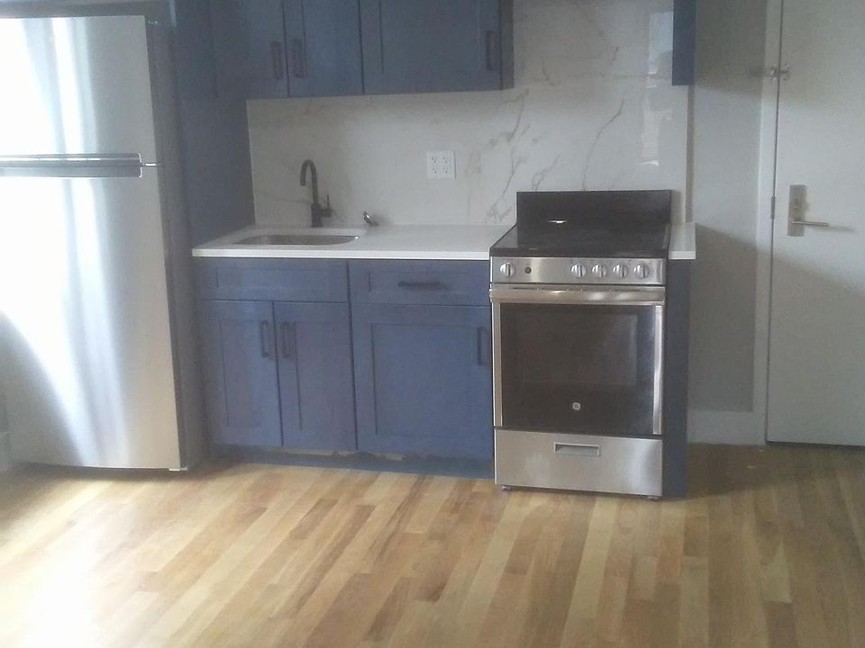1st image of 2772 Webb Ave #2