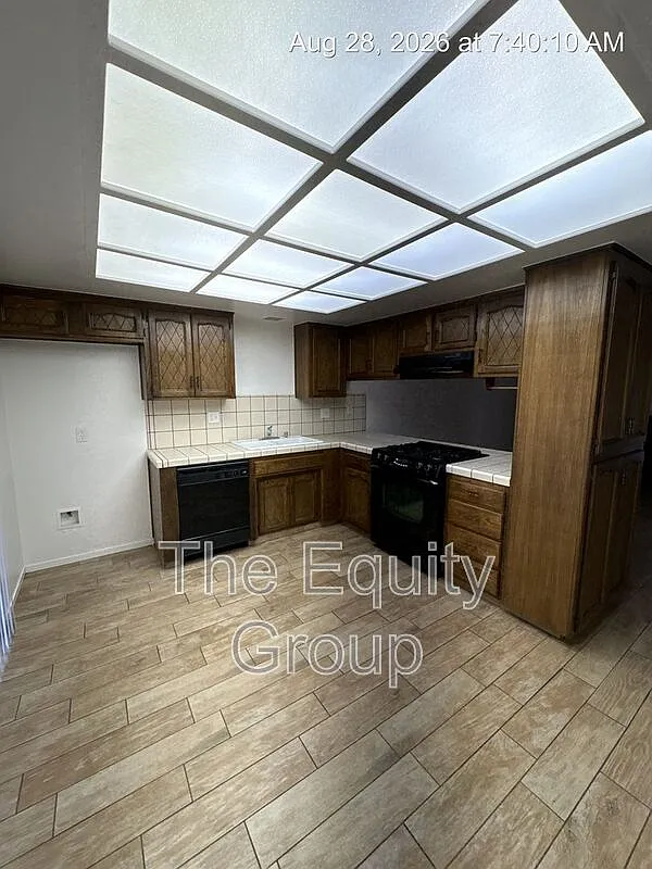 2 bed, 1.0 bath, $1,450 — Photo 4