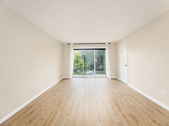 3rd image of 6587 N Northwest Hwy APT 1A