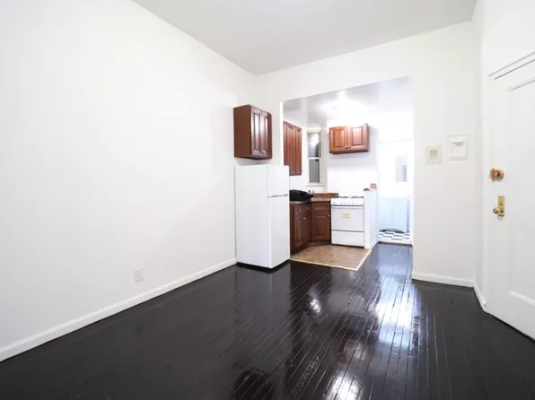 521 East 81st Street image 1 of 3