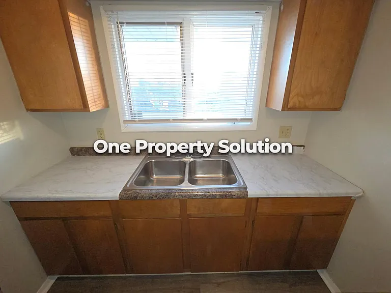 1149 E Logan St — Photo 5