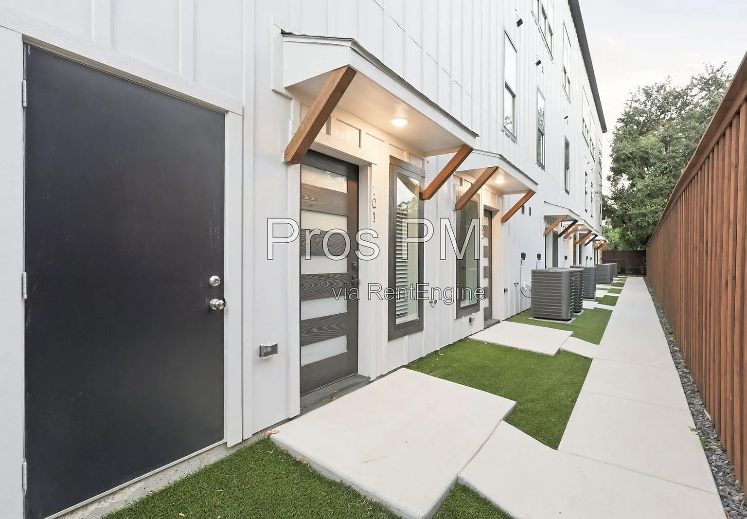 1 bed, 1.0 bath, 870 sqft, $1,949 — Photo 3