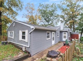 320 Lakeside Dr, Delton, MI