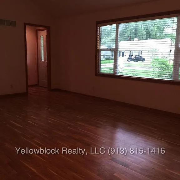 2311 W 79th St — Photo 17