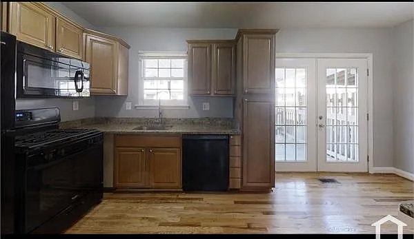 3 bed, $2,200 — Photo 2