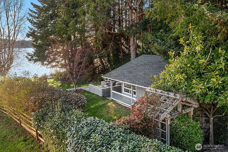 3rd image of 6602 Cromwell Beach Drive NW