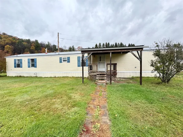 15 Carriage Dr, Youngsville, PA 16371