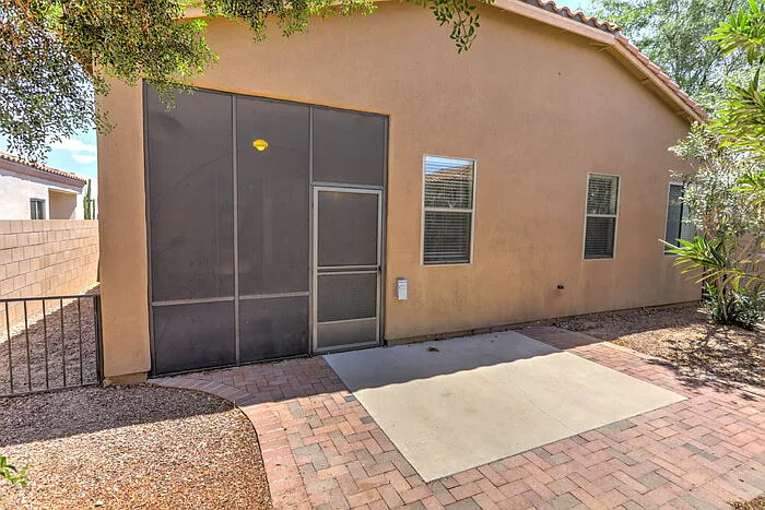 335 E Calle Nacrita — Photo 32