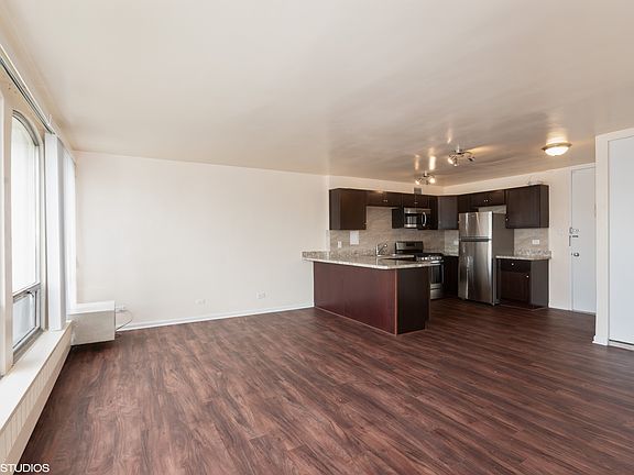 4th image of 1400 E 55th Pl #1009S