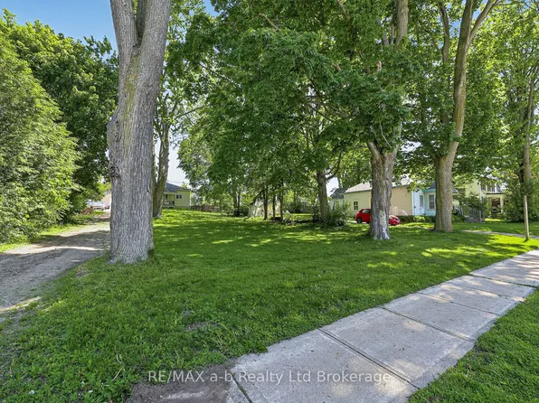 305 Hall St, Ingersoll, ON N5C 1V8