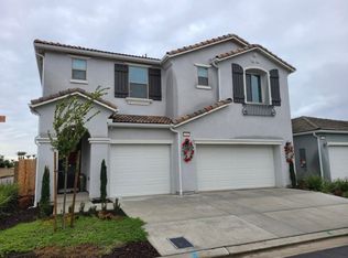 1341 E Via Sentieri Dr, Fresno, CA 93730