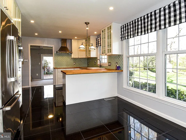 9309 Reef Ct — Photo 17