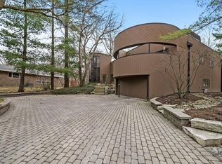 84 Lincolnshire Dr, Lincolnshire, IL