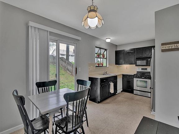 2nd image of 2725 Cree Ct