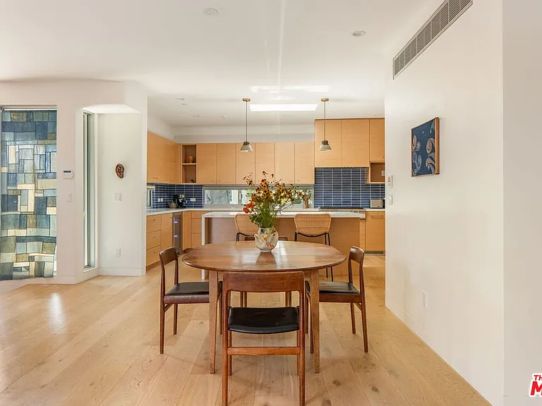1407 Oak St — Photo 10
