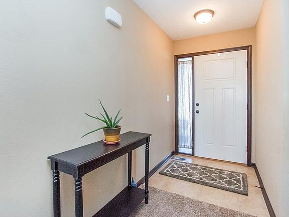 2nd image of 608 Meadow Brook Pl