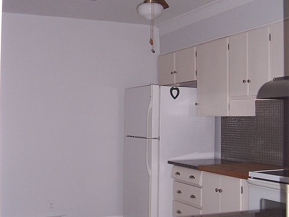 4th image of 47 Briggs Ave