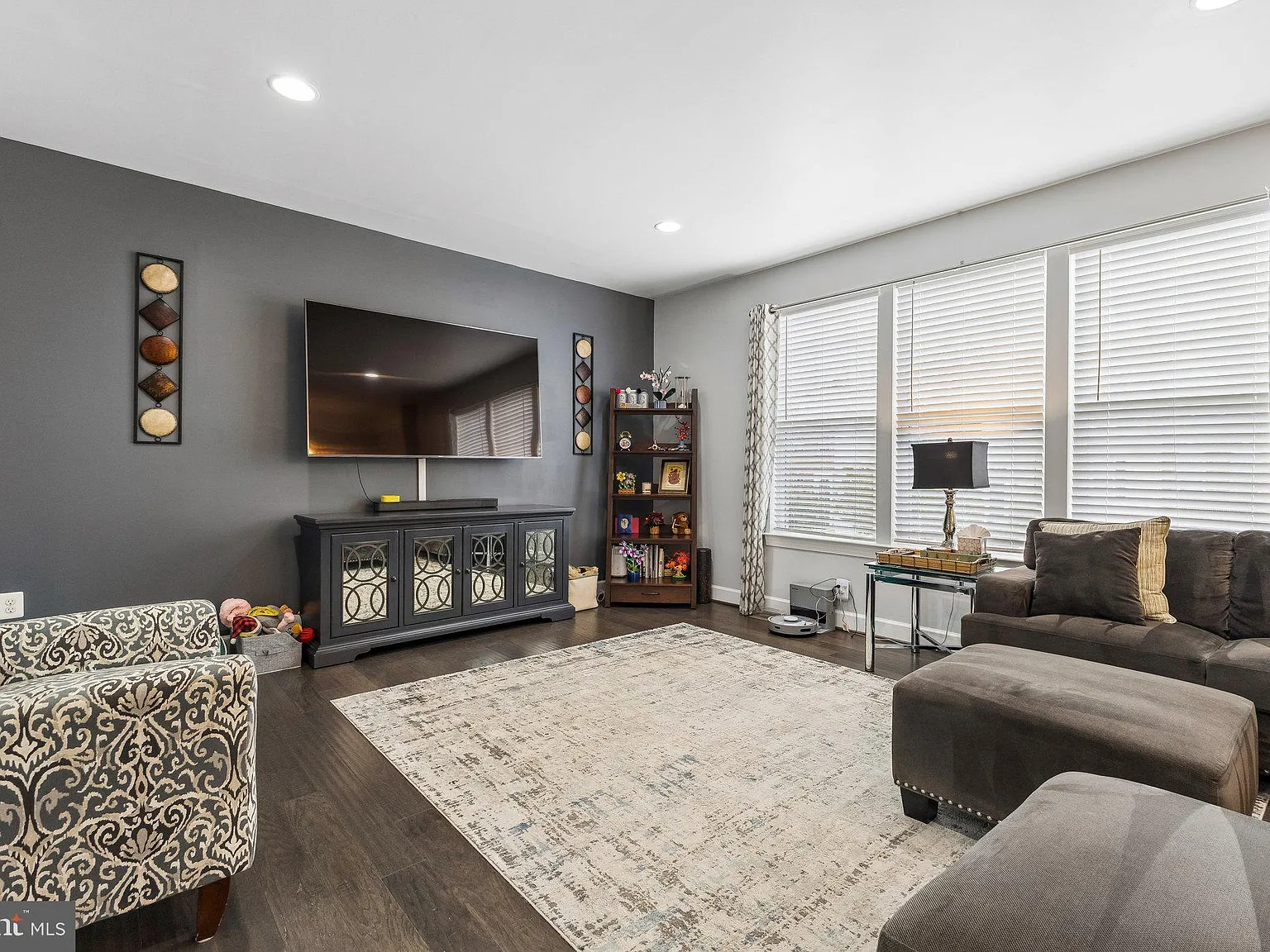 3 bed, 3.5 bath, 2398 sqft, $3,300 — Photo 4