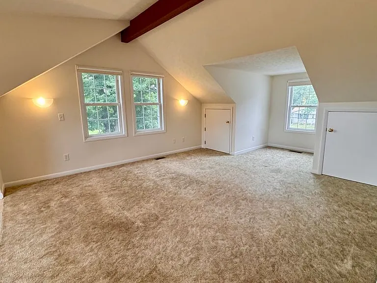 506 E Riverside Dr — Photo 22