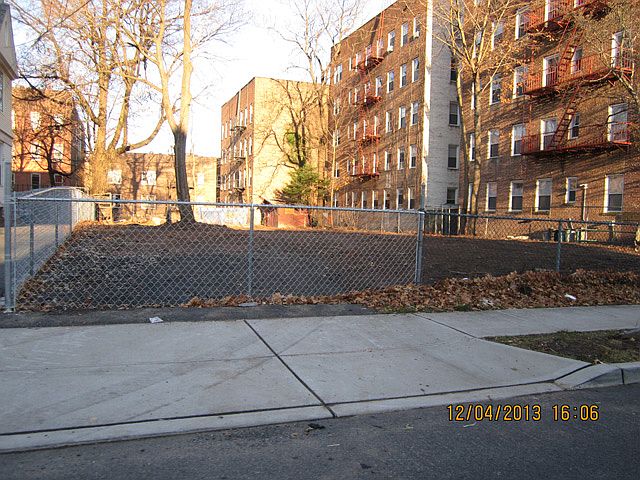 2nd image of 427 New England Ter
