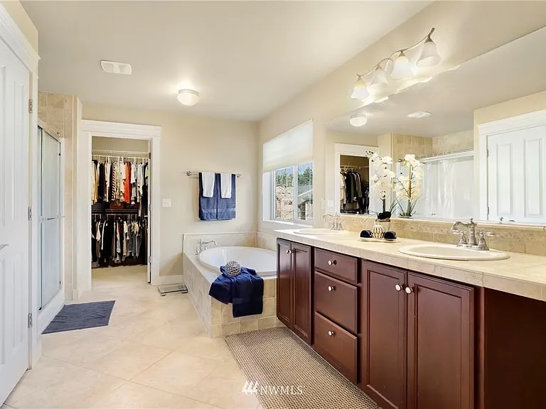 4450 Logan Dr NE — Photo 16