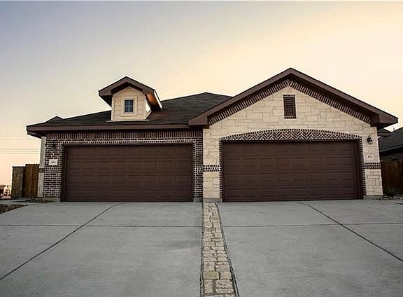 4th image of 210 & 212 Hidden Springs Dr