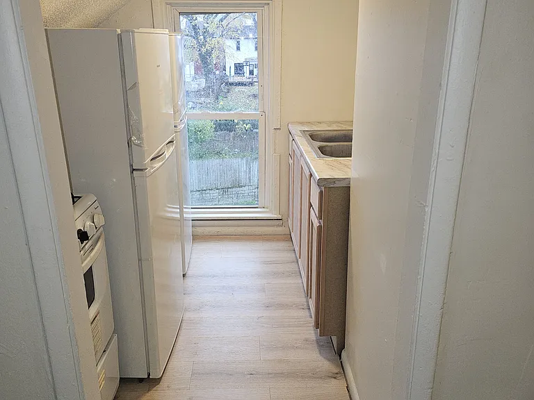 512 Main St #3 — Photo 3