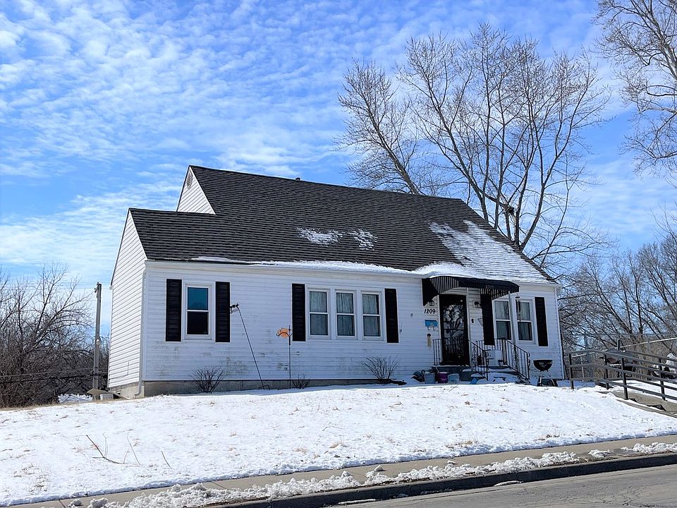 1st image of 1209 Shawnee St