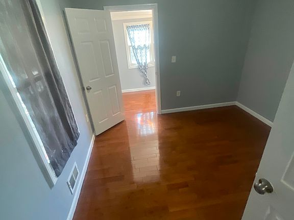 2nd image of 10 Boylan St Floor 1