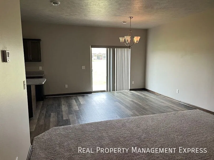 High end town home with all 3 bedrooms on same floor! — Photo 3