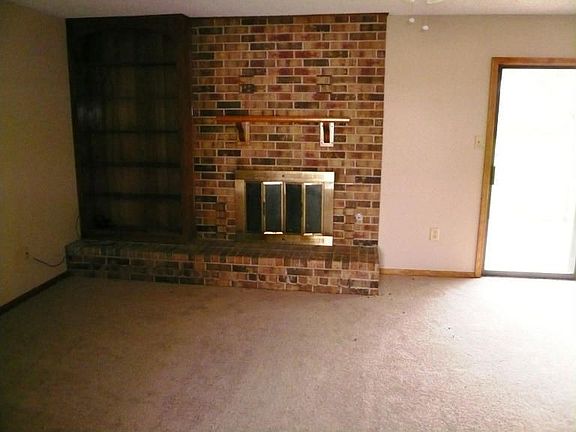 2nd image of 705 SW Englewood Dr
