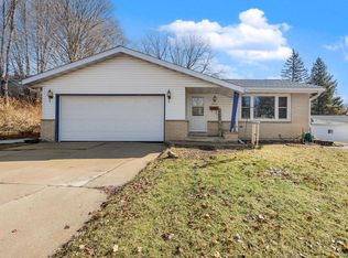 2213 Parkfield DRIVE, West Bend, WI 53090