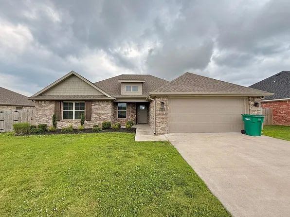 803 Woodplains Ave, Tontitown, AR 72762