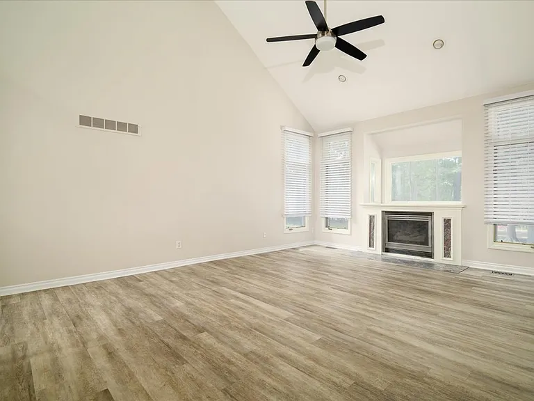 38291 River Park Dr — Photo 3
